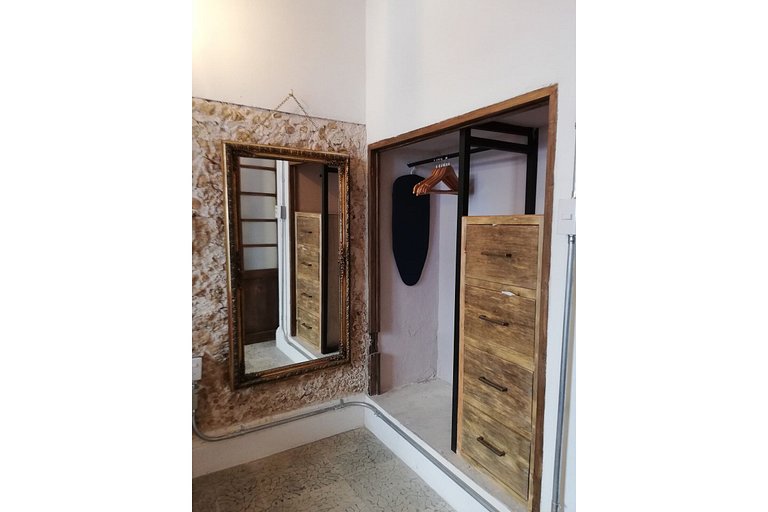 Casa Colonial Remodelada En El Barrio De Santa Ana