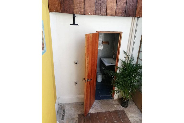 Casa Colonial Remodelada En El Barrio De Santa Ana