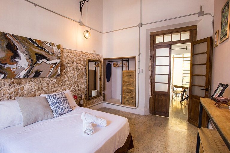 Casa Colonial Remodelada En El Barrio De Santa Ana