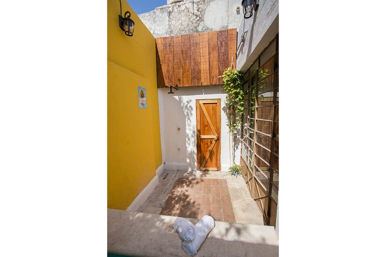 Casa Colonial Remodelada En El Barrio De Santa Ana