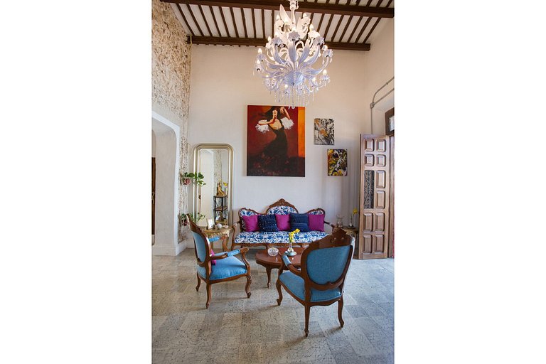 Casa Colonial Remodelada En El Barrio De Santa Ana