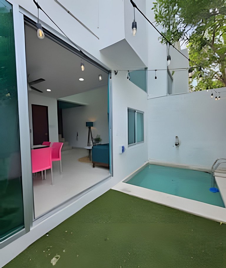 Villa con alberca, a una cuadra del mar
