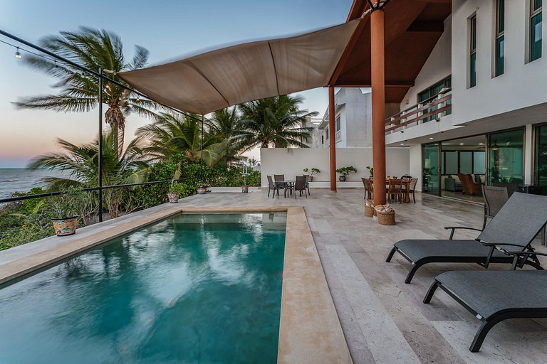 Casa Ceballos, Frente a la Playa