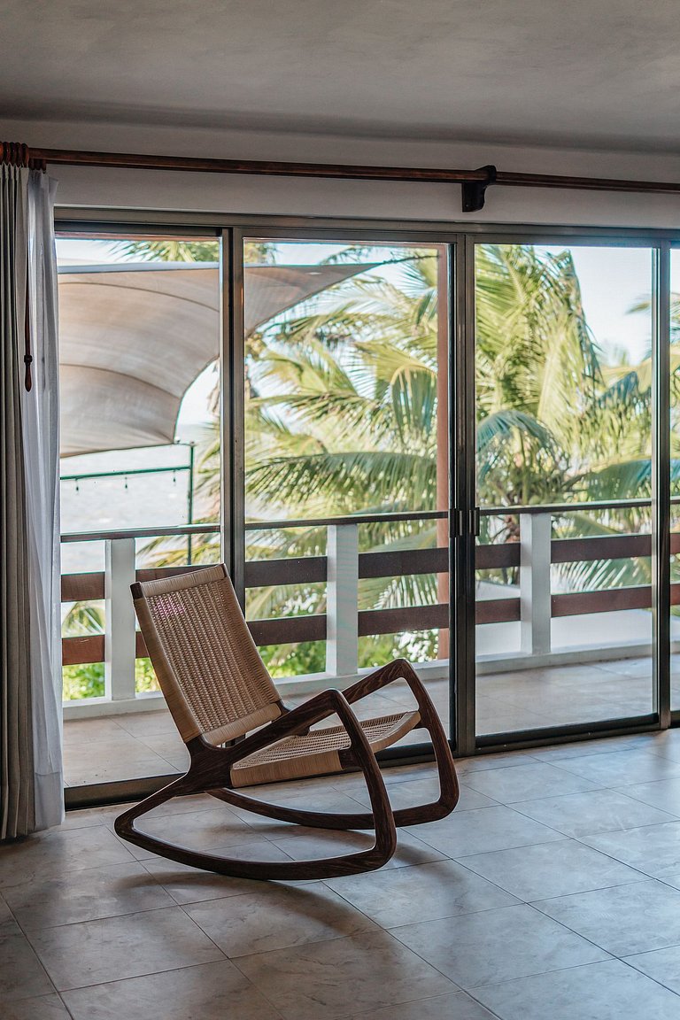Casa Ceballos, Frente a la Playa