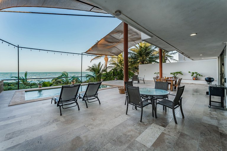 Casa Ceballos, Frente a la Playa
