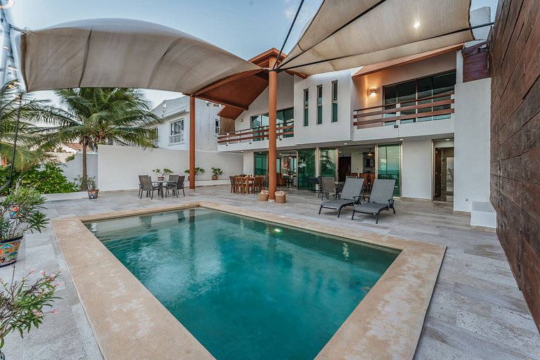Casa Ceballos, Frente a la Playa