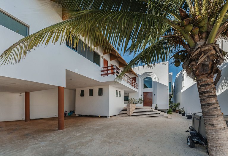 Casa Ceballos, Frente a la Playa