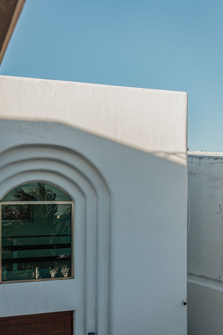Casa Ceballos, Frente a la Playa